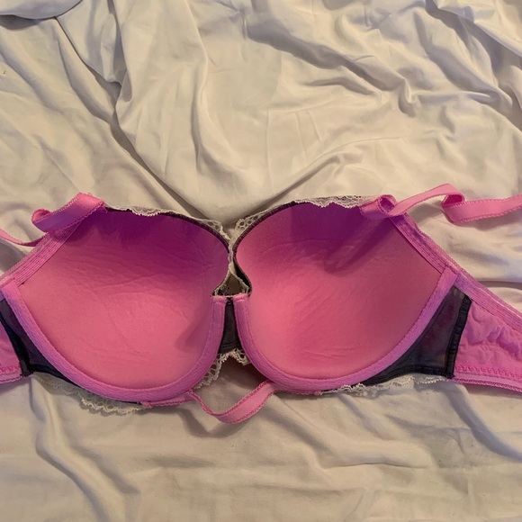 32ddd Victoria’s Secret Bra - Picture 2 of 3